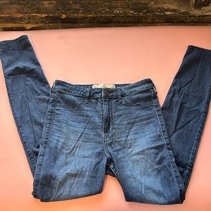 Hollister Jean Legging High Rise Size 3R.